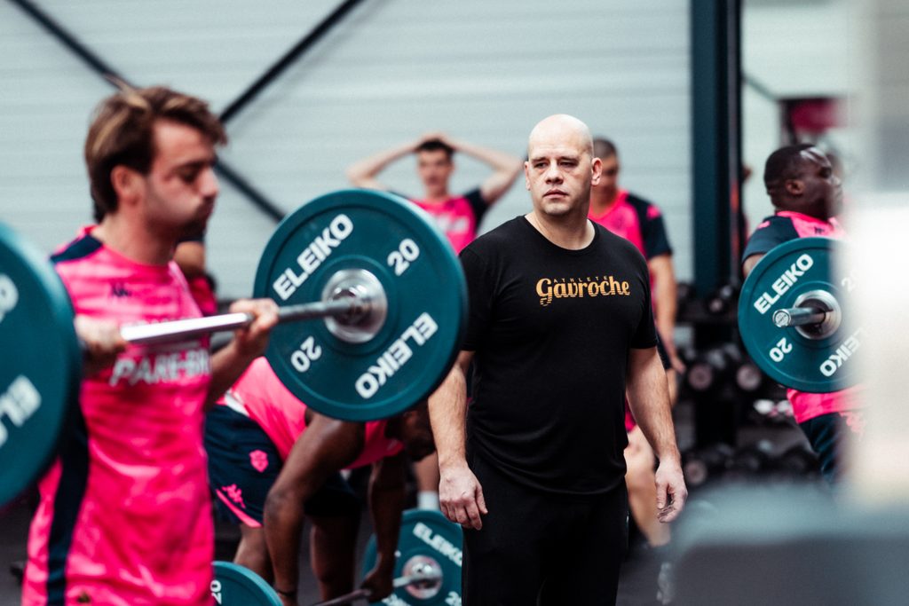 Préparation physique de joueurs professionnels sous l’œil du coach : la différence entre sport et entraînement